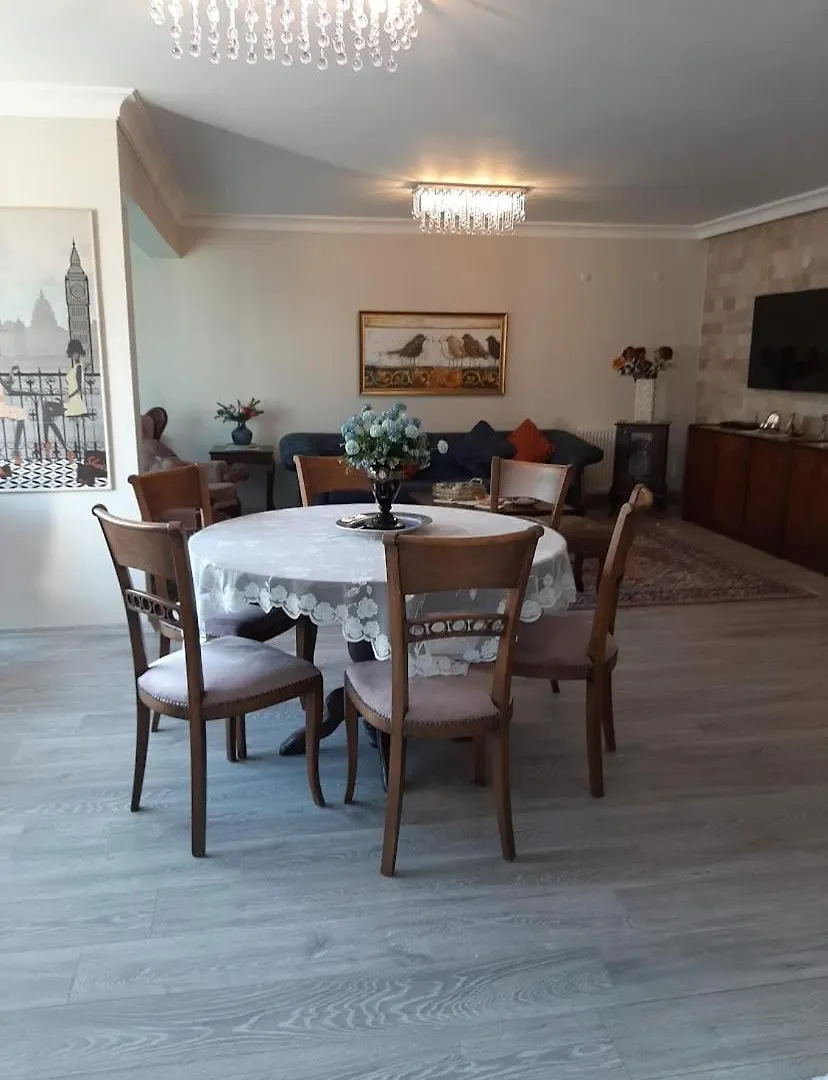 Newly Renovated Apartment In Kordon 伊兹密尔