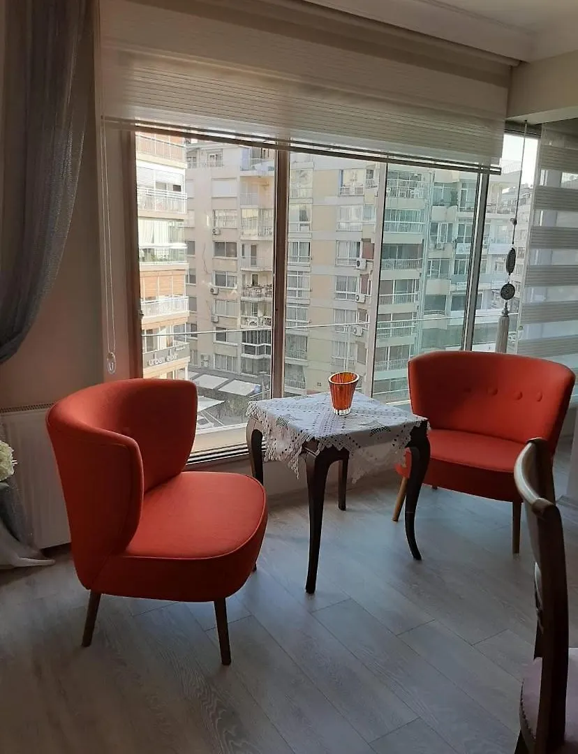 Newly Renovated Apartment In Kordon 伊兹密尔