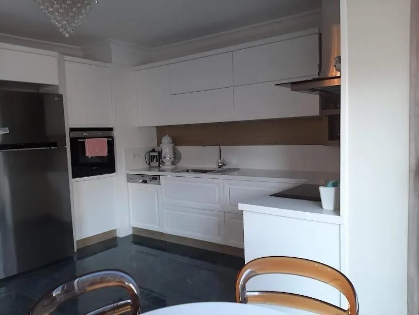 Newly Renovated Apartment In Kordon 伊兹密尔